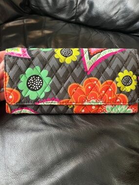 New Vera Bradley Quilted Floral trifold wallet